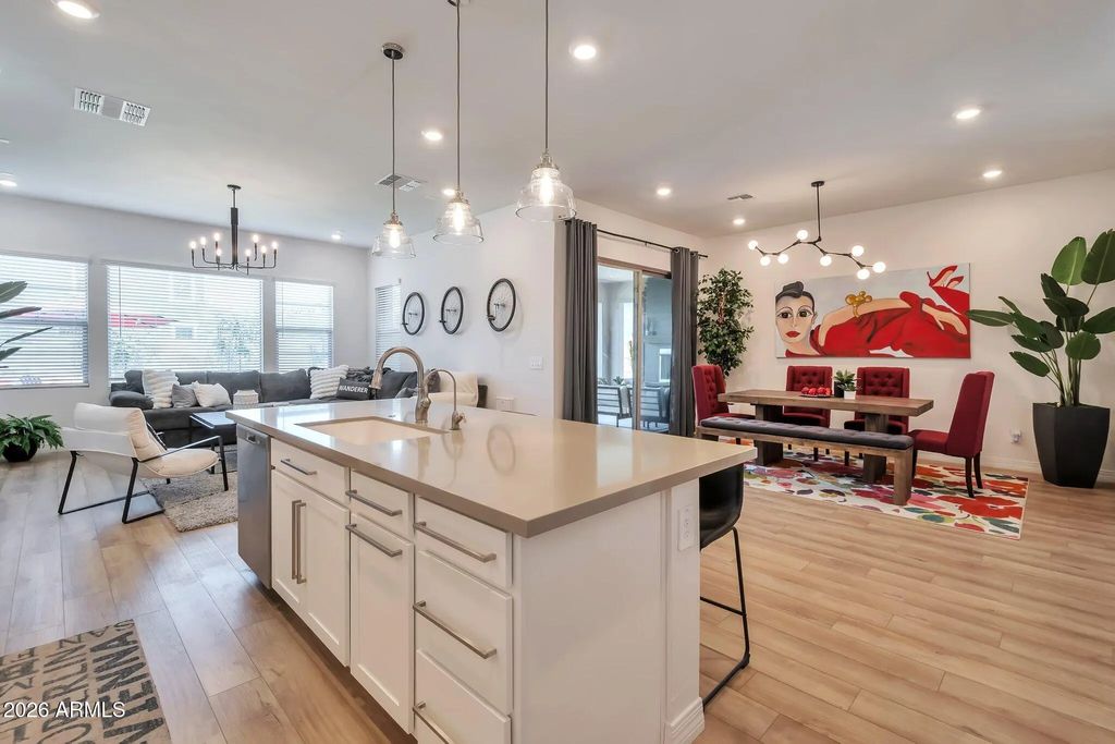 22696 E Bonanza Way, Queen Creek