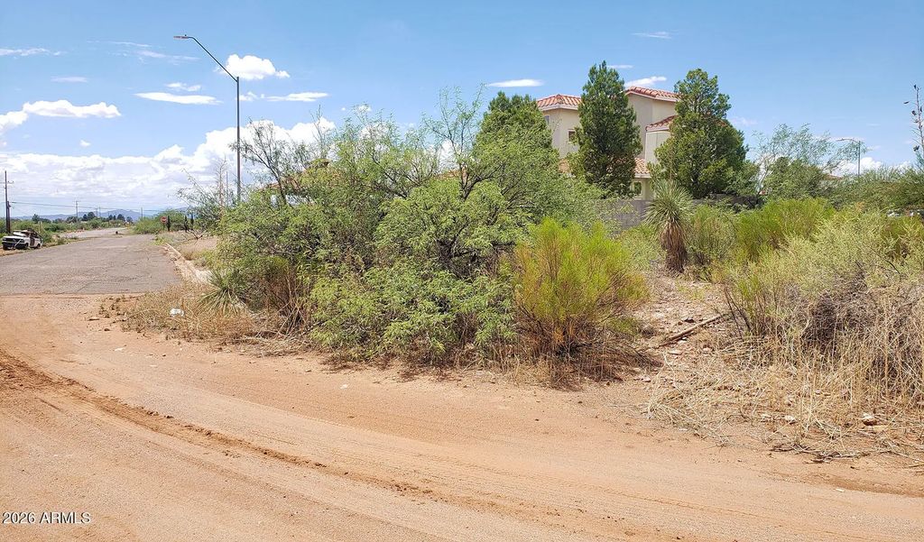 41xx N Santa Fe Avenue (unit 28), Douglas