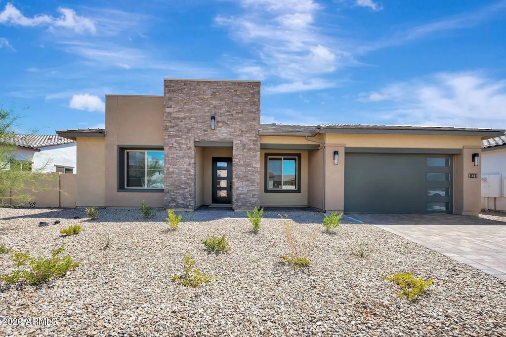 821 W J Waltz Way, Apache Junction