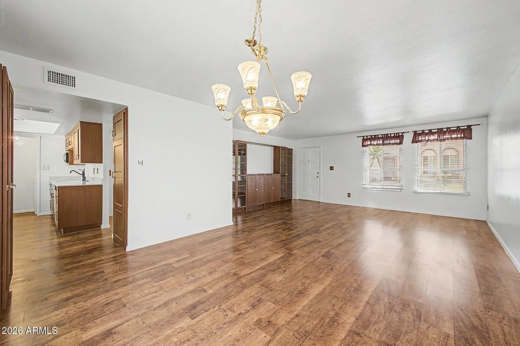 5873 E Thomas Road, Scottsdale