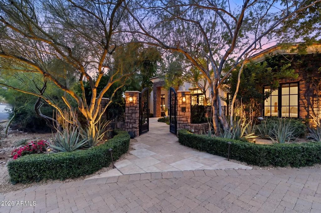 6650 N Hillside Drive, Paradise Valley