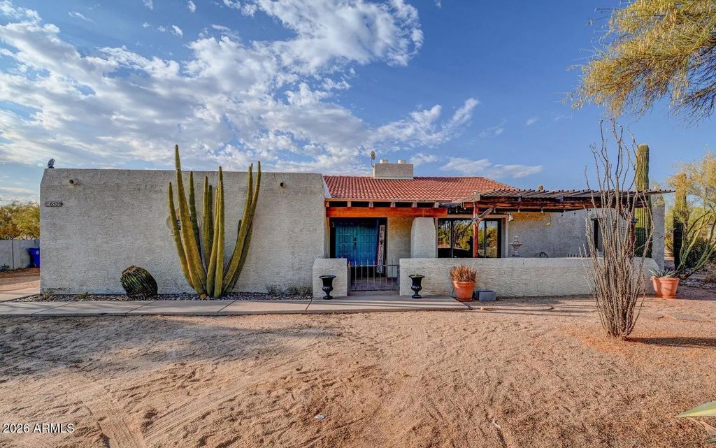 6520 E Peak View Road, Cave Creek