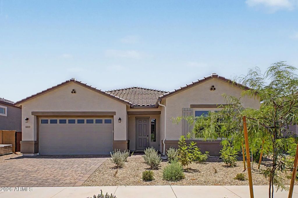 15819 W Desert Hollow Drive, Surprise