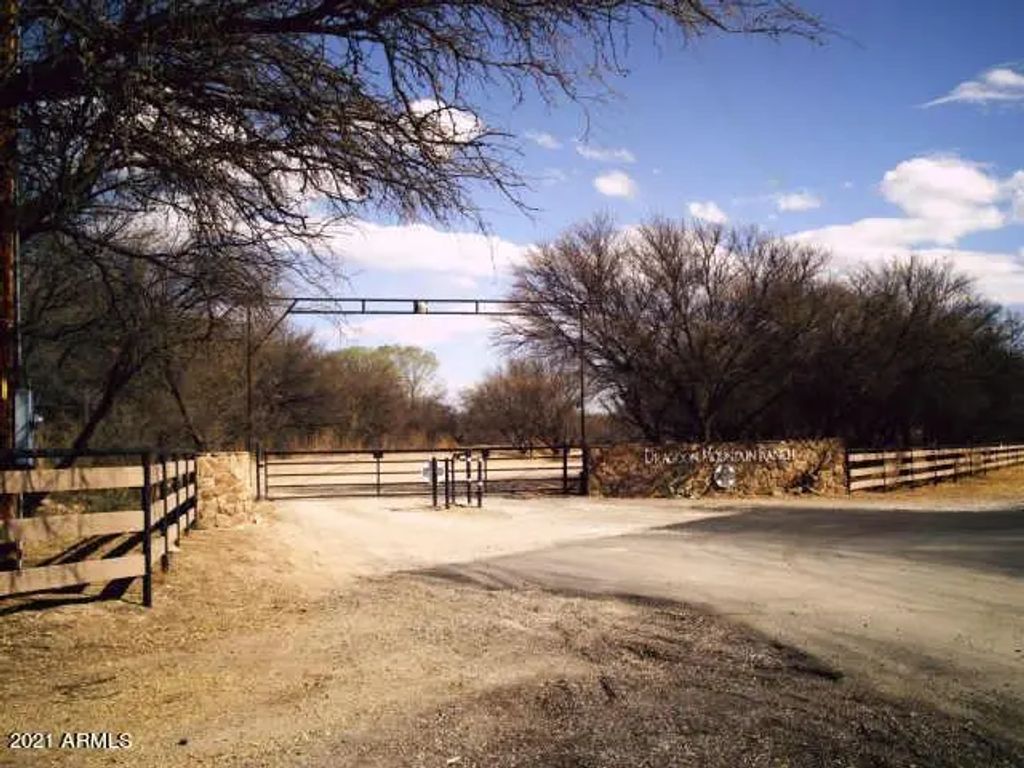 N Cougar Trail (unit 95), Saint David