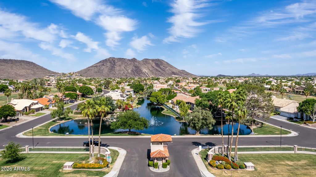 5812 W Del Lago Circle, Glendale