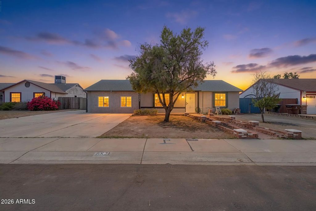 6821 W Jenan Drive, Peoria