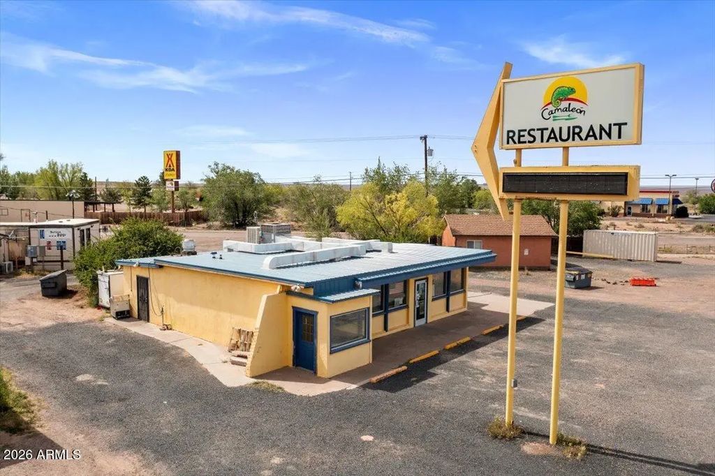 2102 Navajo Boulevard, Holbrook