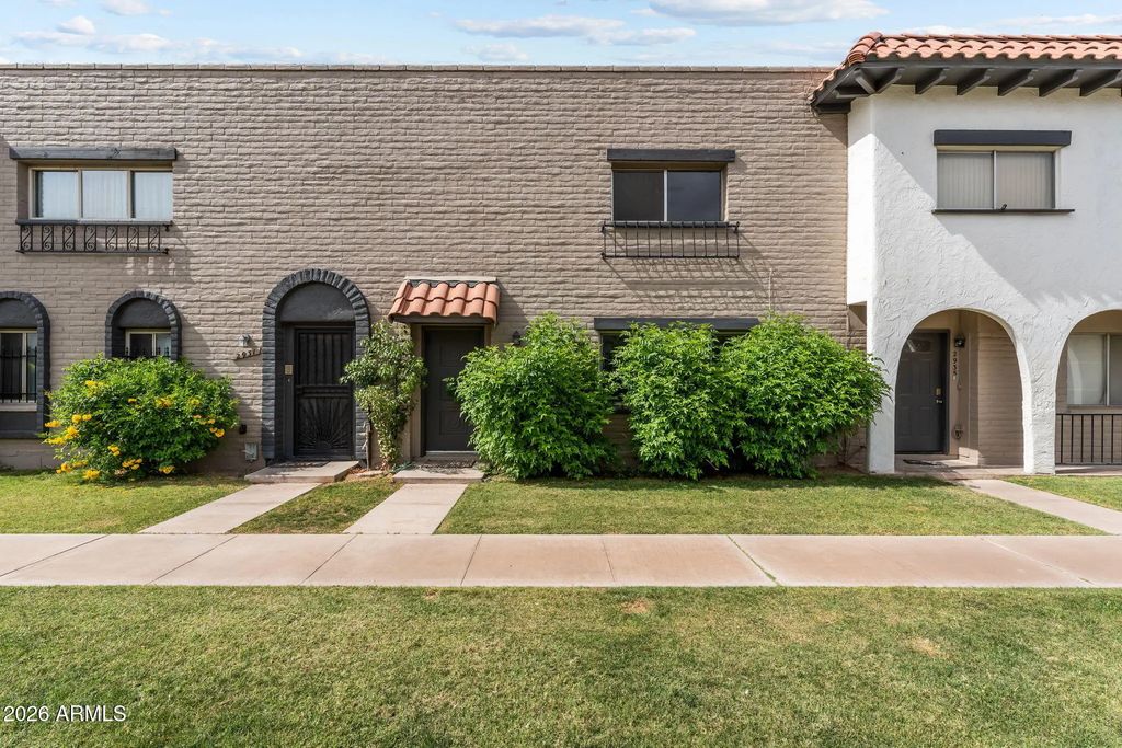 2933 E Fairmount Avenue, Phoenix