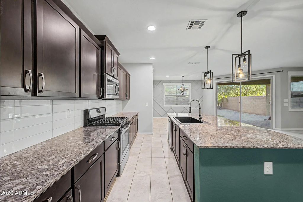 1041 W Glen Canyon Drive, San Tan Valley