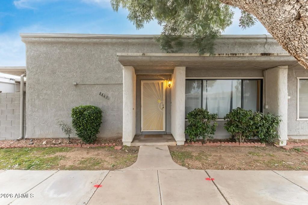 8802 N New World Drive, Glendale