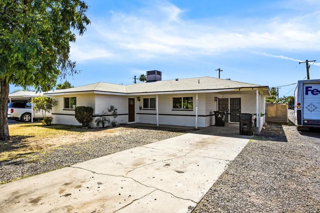 2558 N 40th, Phoenix