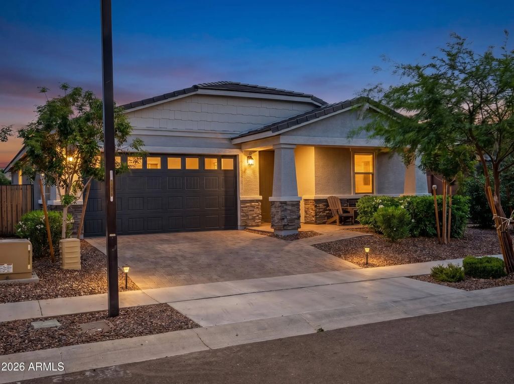 17381 W Running Deer Trail, Surprise