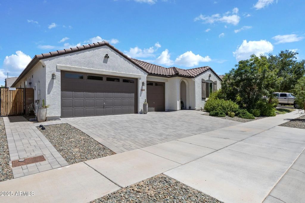 16118 W Desert Hills Drive, Surprise