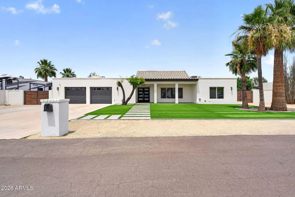 7222 W John Cabot Road, Glendale