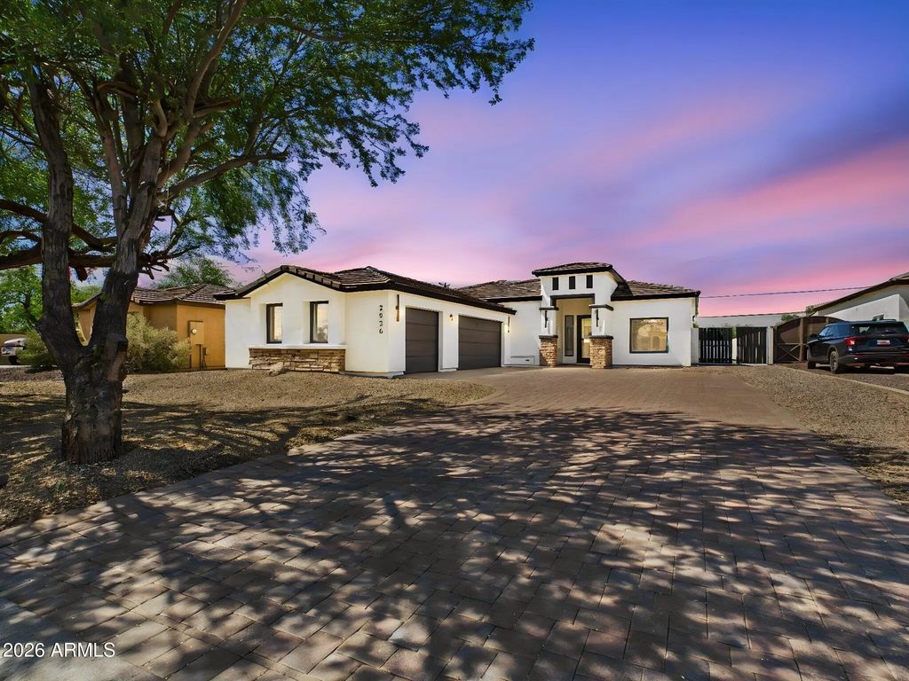 2926 E Hartford Avenue, Phoenix