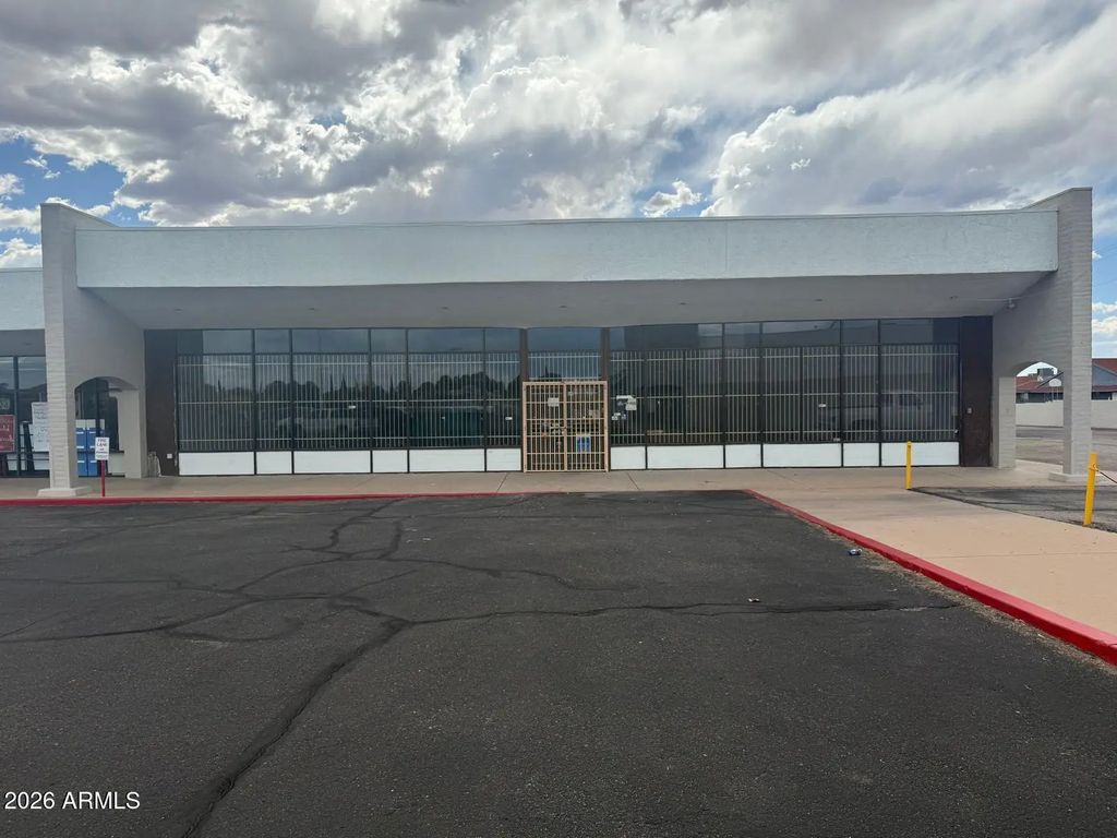 1330 N San Antonio Avenue, Douglas