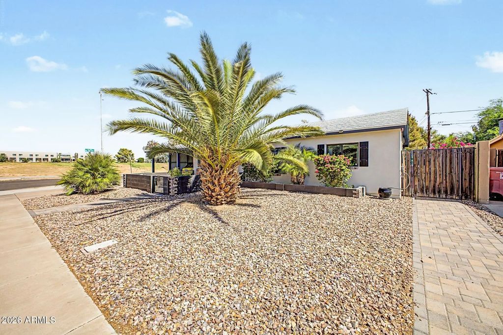 7753 E Earll Drive, Scottsdale