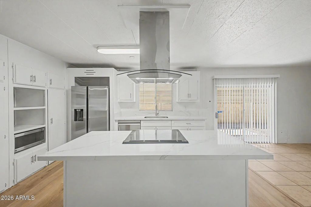 6602 W Mission Lane, Glendale