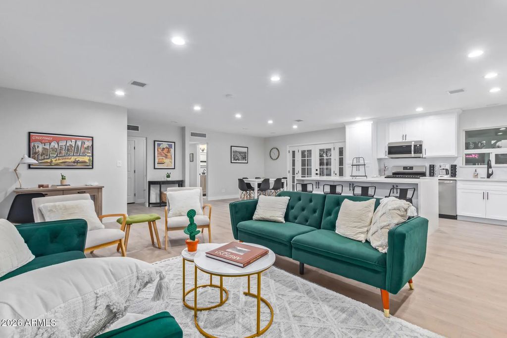 1535 W Lawrence Road, Phoenix