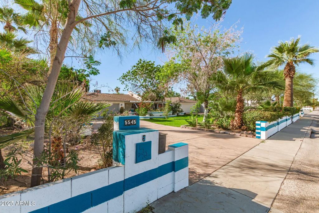 5545 E Earll Drive, Phoenix