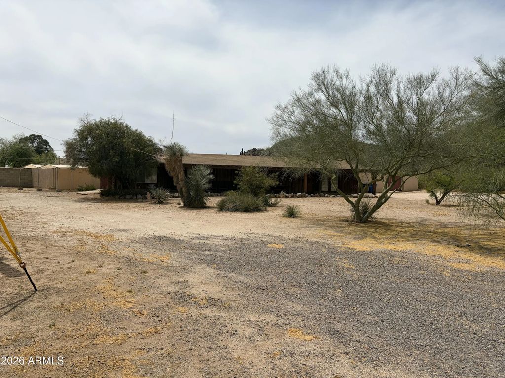 2105 E Lone Cactus Drive, Phoenix