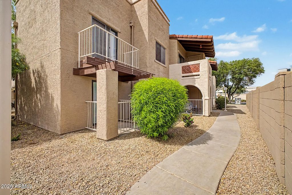 5757 W Eugie Avenue (unit 2095), Glendale