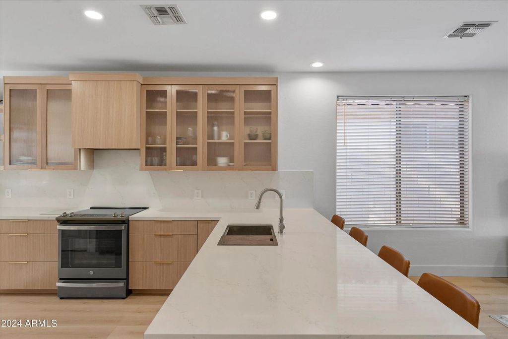1084 E Susan Lane, Tempe