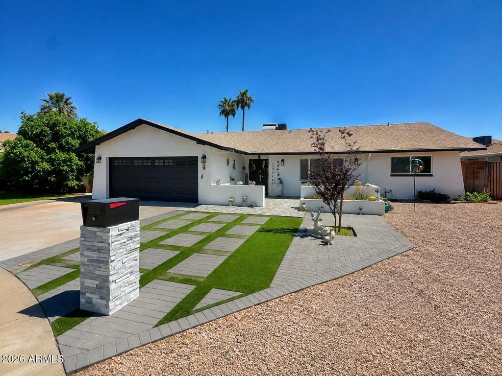 7621 N 48th Drive, Glendale