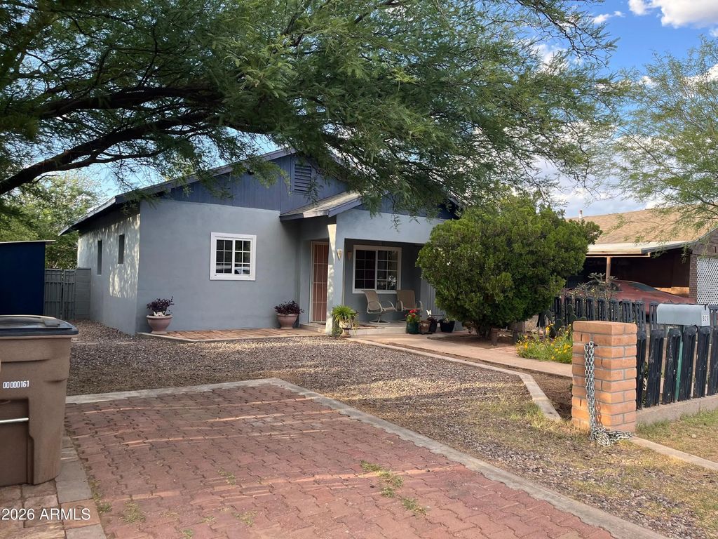 920 E 19th Street, Douglas