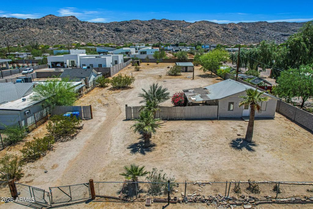 2237 E Desert Lane, Phoenix
