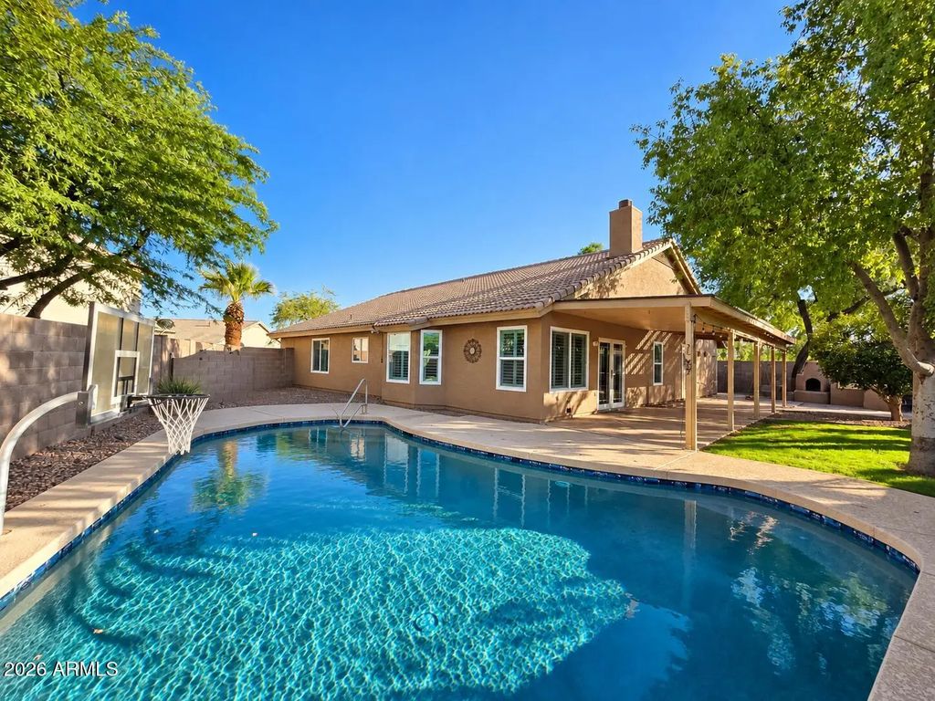 4438 W Calle Lejos Lane, Glendale
