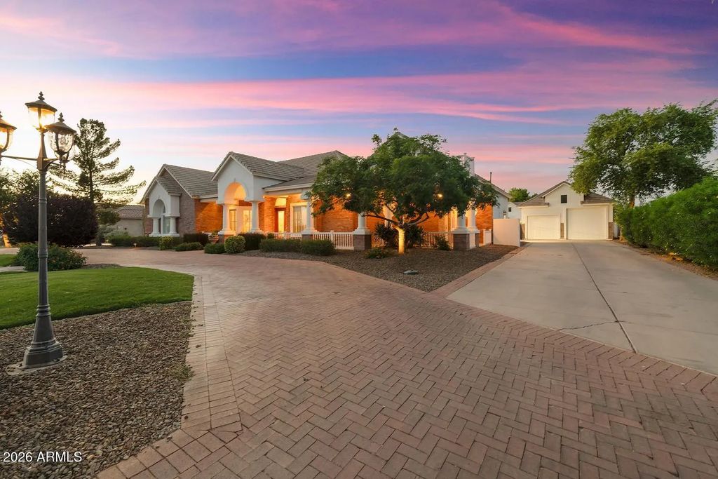 88 E Toledo Court, Gilbert