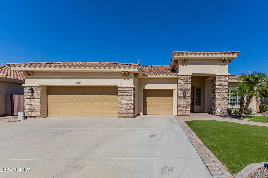 2324 W Blaylock Drive W, Phoenix