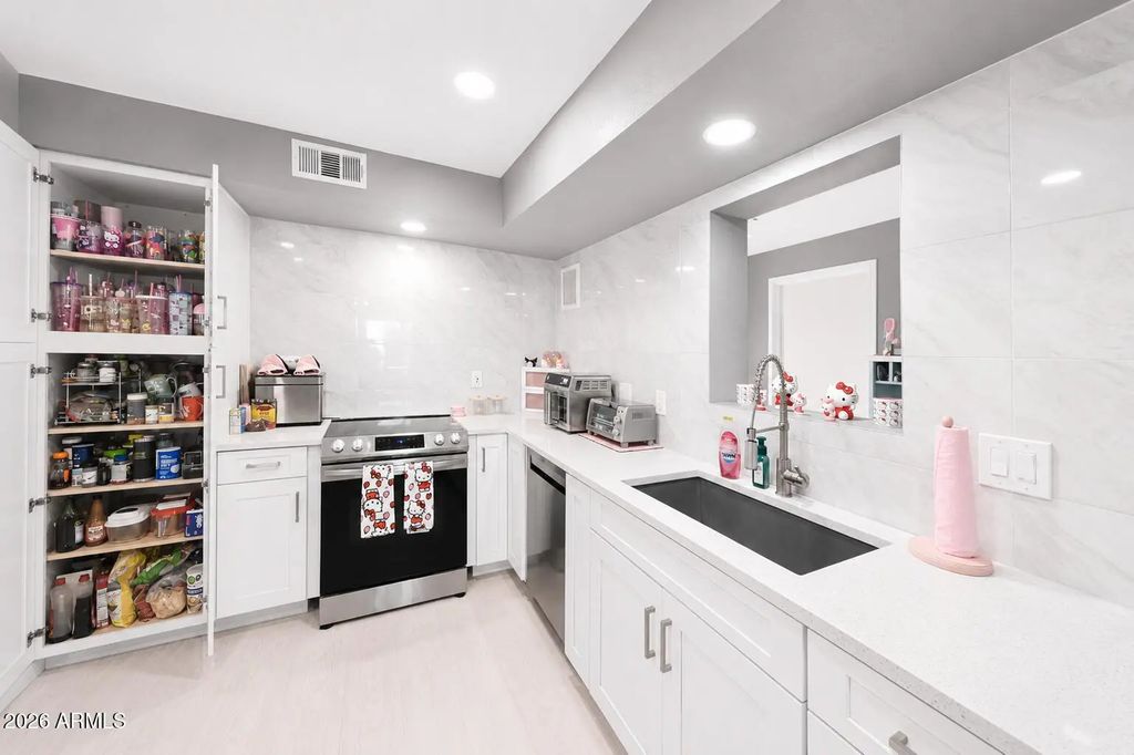 2209 N Recker Road, Mesa