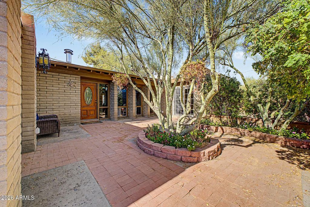 6510 E Dixileta Drive, Cave Creek