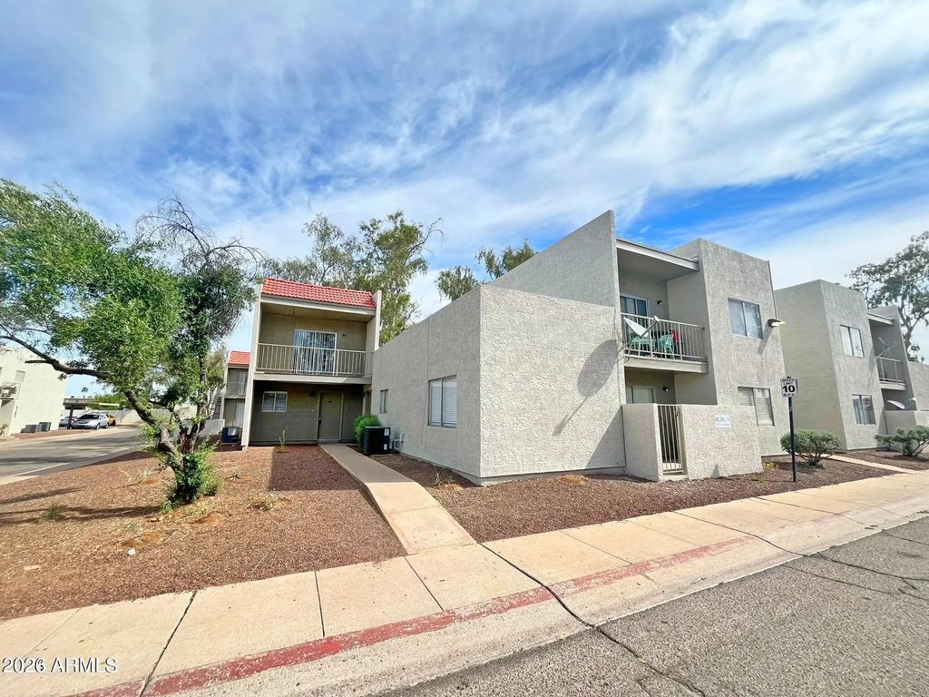 2832 E Le Marche Avenue, Phoenix