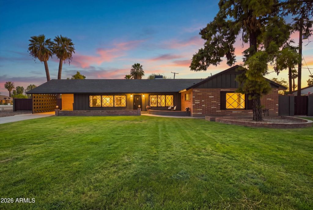 2528 N 48th Place N, Phoenix