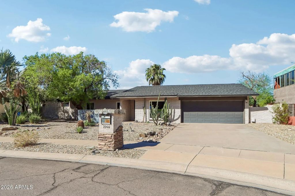 2244 E Nicolet Avenue, Phoenix