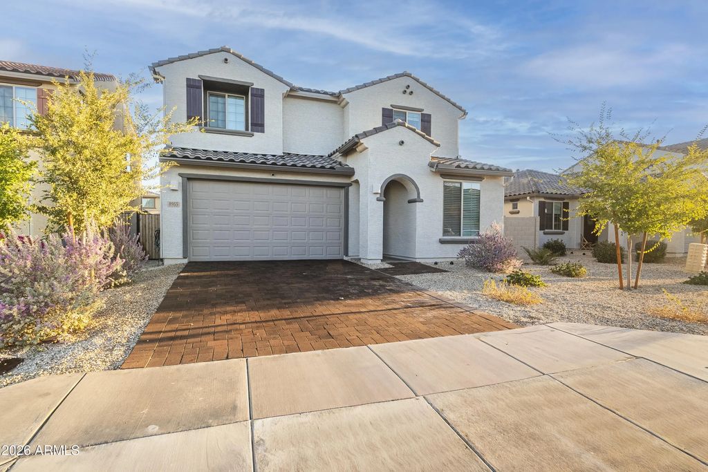 8955 W Luke Avenue, Glendale