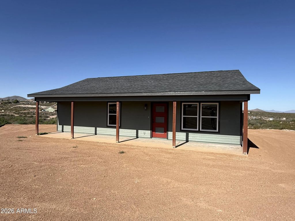 1385 N Saddleback Circle, Tombstone