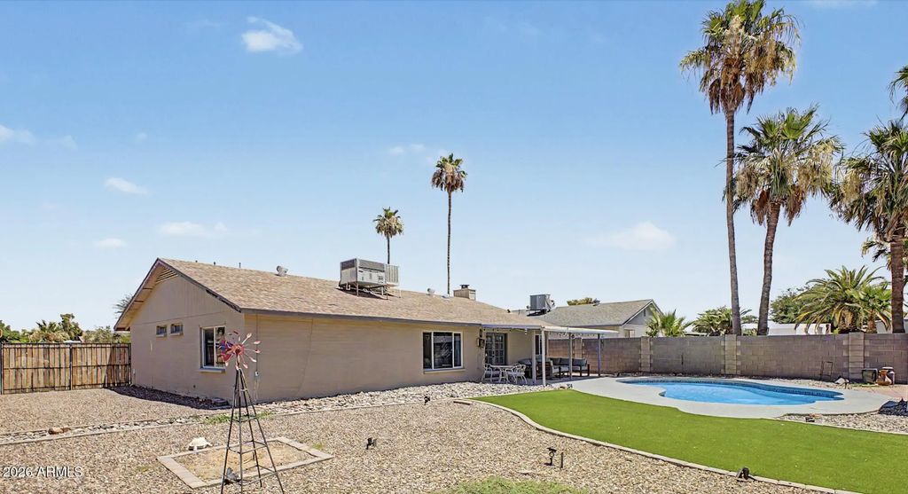 5625 W Grovers Avenue, Glendale