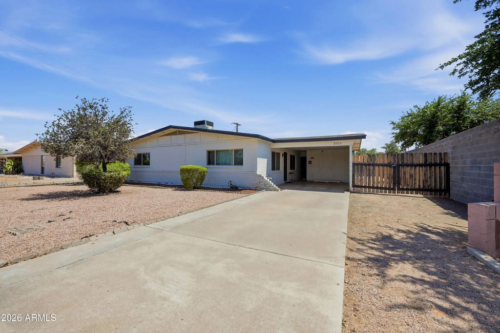2011 E Bramble Avenue, Mesa