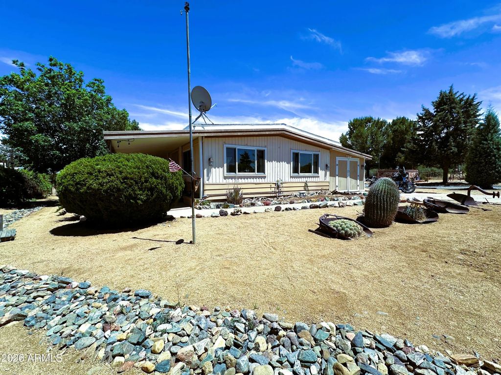 16329 S Red Rock Lane, Mayer