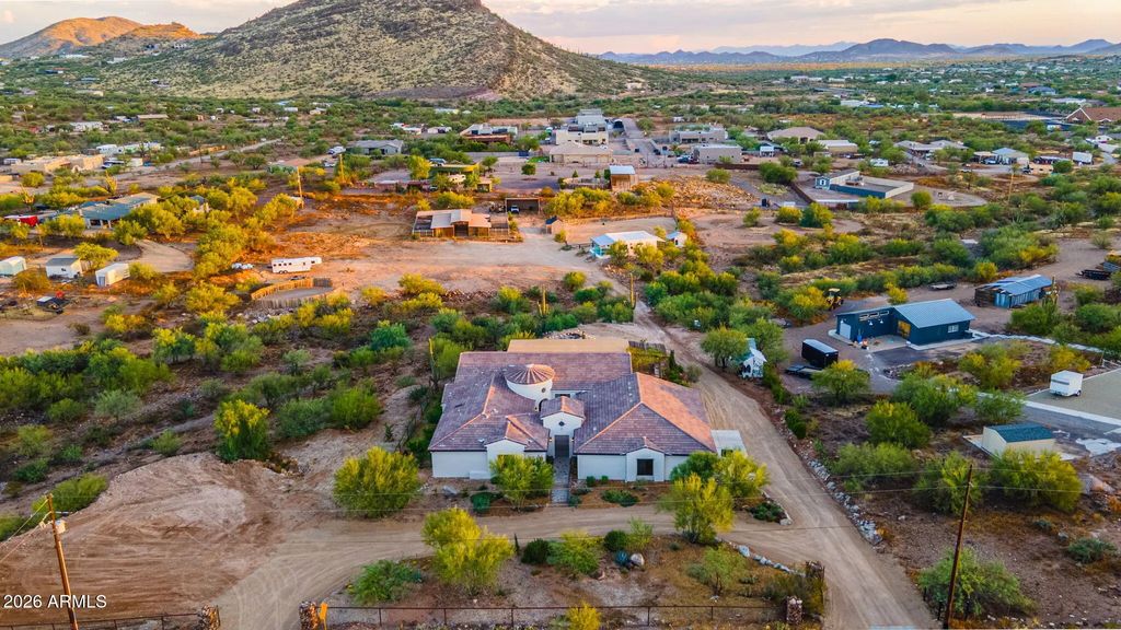 315 E Sabrosa Drive, New River