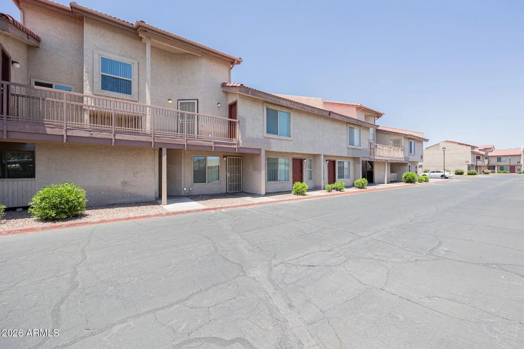 4828 W Orangewood Avenue (unit 217), Glendale