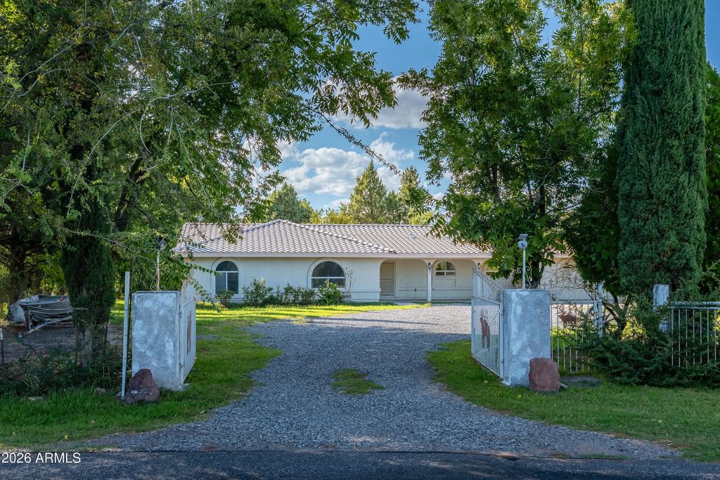 10885 E Pear Tree Drive, Cornville