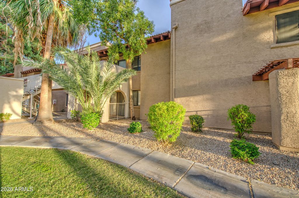 5757 W Eugie Avenue (unit 2116), Glendale