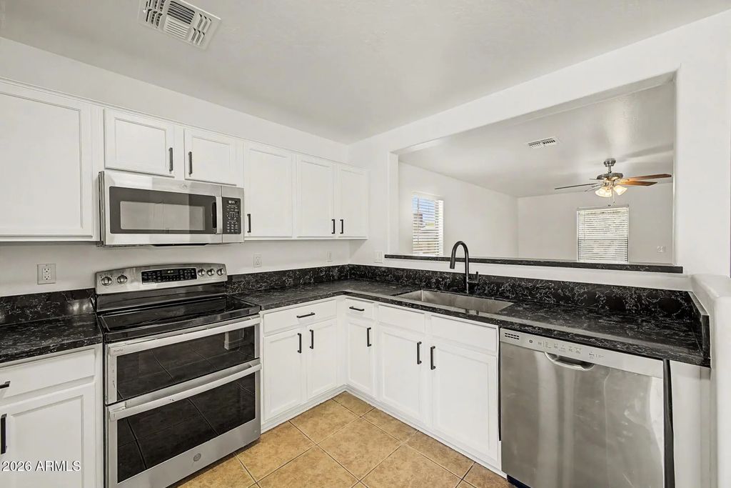2527 E Meadow Creek Way, San Tan Valley