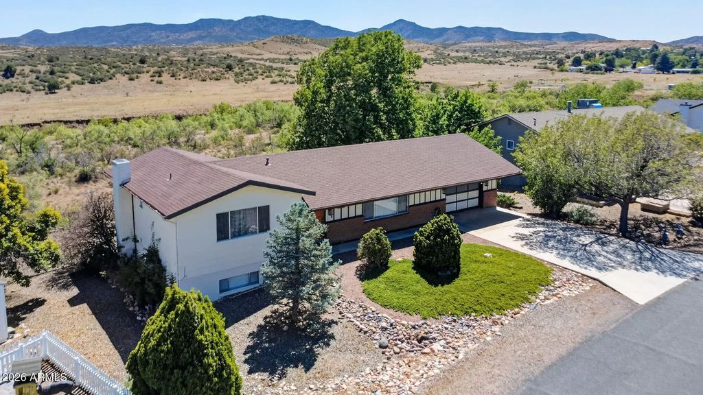 1048 N Arrowhead Lane, Dewey