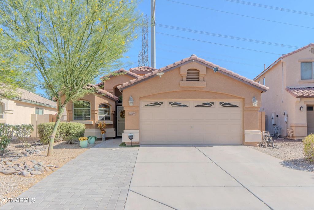 2907 E Whispering Wind Drive, Phoenix